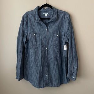 NWT: XL Old Navy button up blouse. 100% cotton denim long sleeve shirt with dots